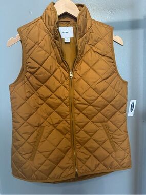 Old Navy Lightweight Quilted Vest in Mustard Gold